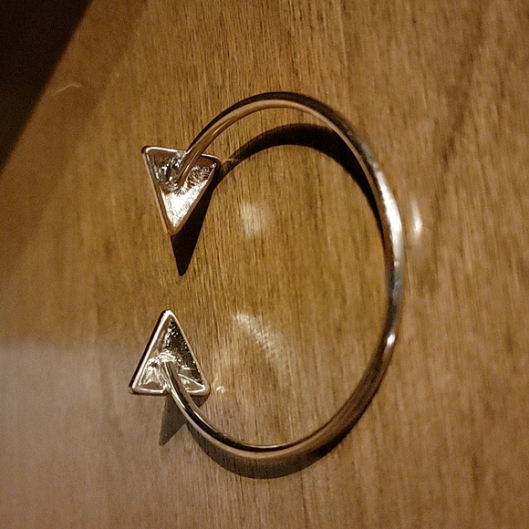 Nwot gold bangle - Picture 3 of 8